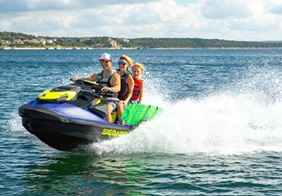 Теперь SEA-DOO WAKE 170, созданный для вейкбординга и водных лыж доступен с двигателем Rotax 1630 HO ACE мощностью 170 л.с.