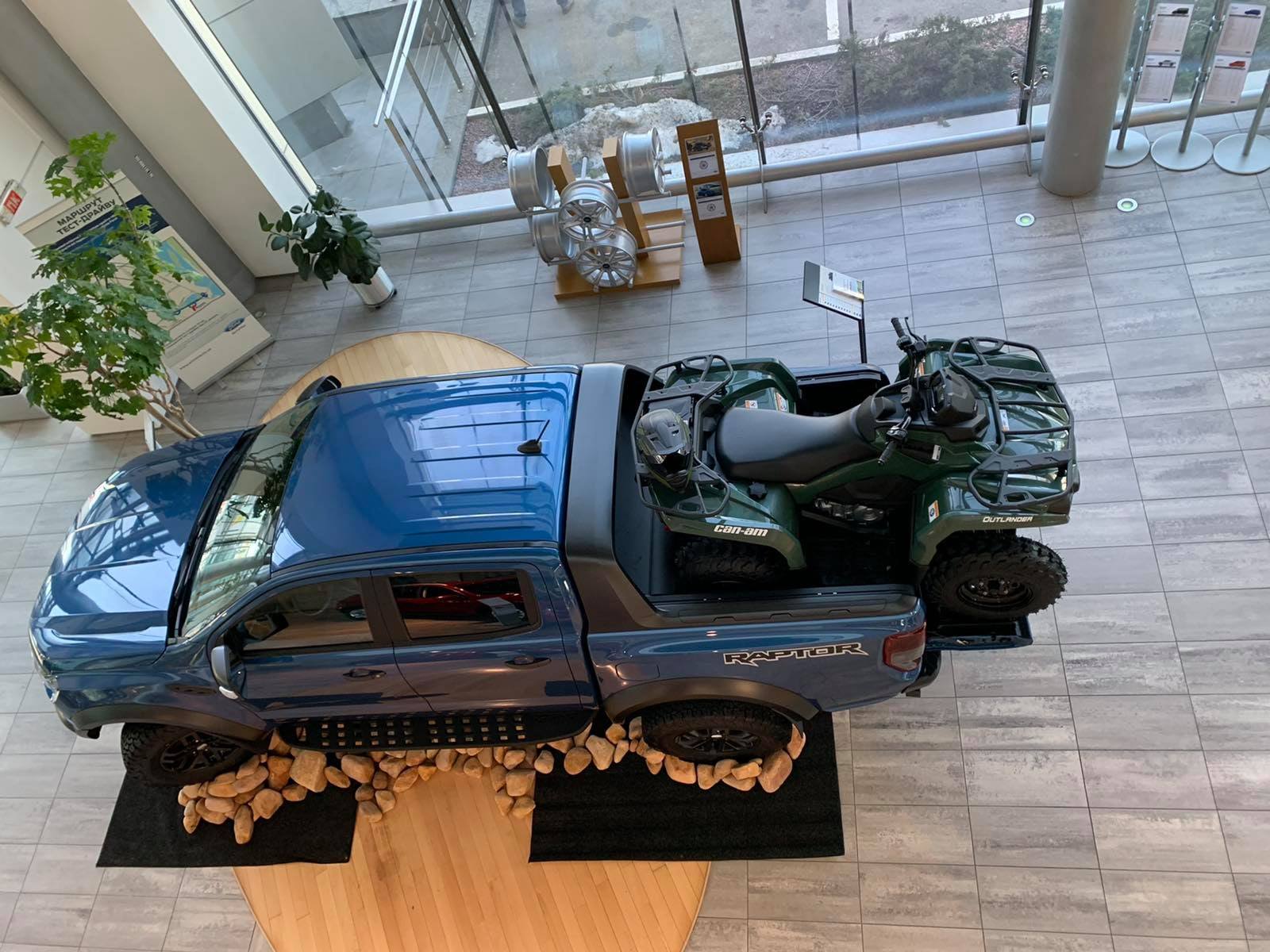 Ford Ranger Raptor Can-am Outlander 450 STD