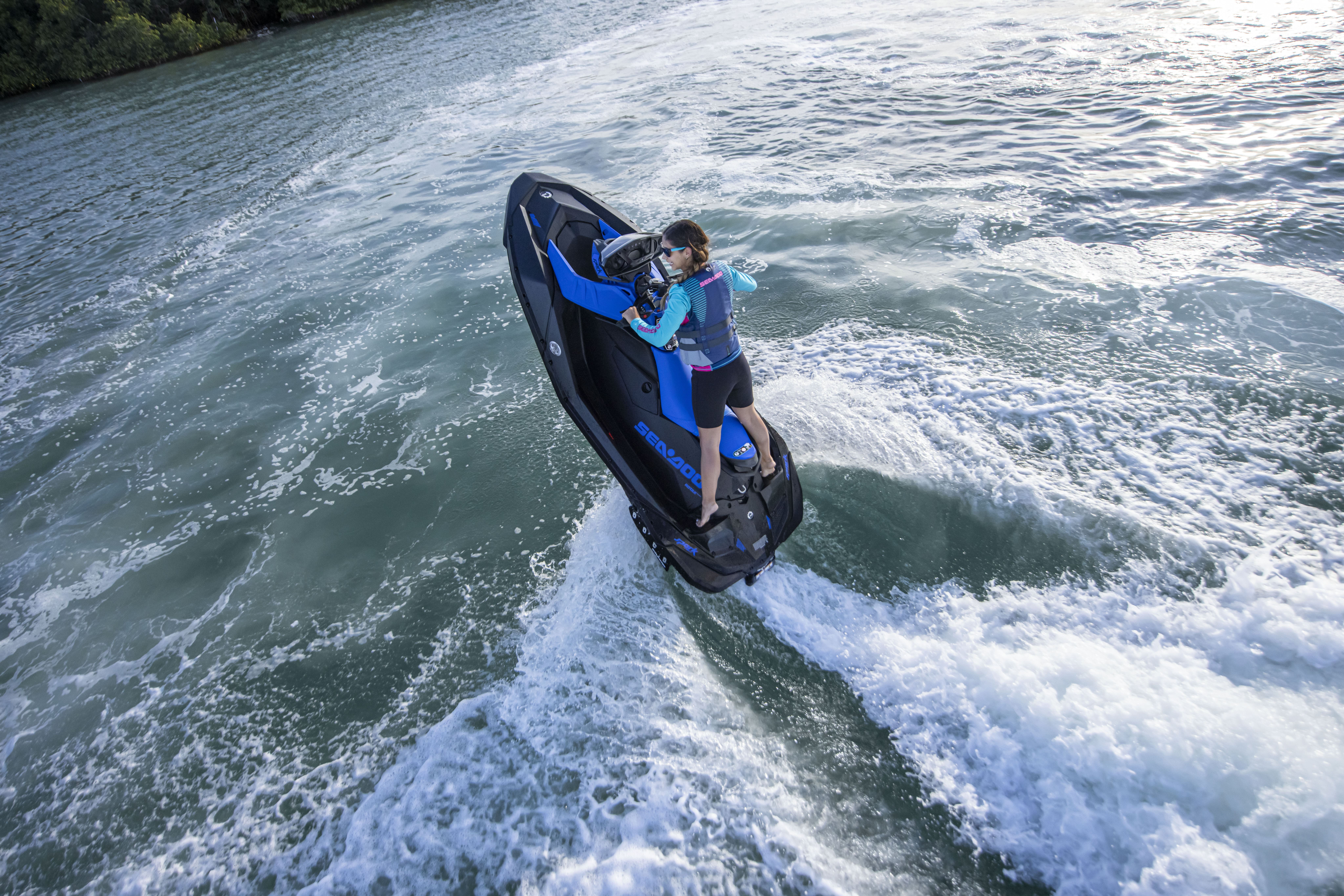 SEA-MY22-SPARK-TRIXX-2up-BLUE-90-ACTION